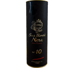 Scopri l'eleganza della bottiglia Sua Bontà Nera Gran Riserva, condimento balsamico dal design nero e dorato con etichetta raffinata.