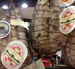 Scopri l'autenticità del Culatello di Zibello DOP, stagionato oltre 12 mesi, avvolto in spago e dallo sguardo tradizionale.