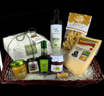 Celebra la Pasqua con un cesto biologico: Parmigiano, olio, aceto, pasta e Colomba, per un gusto naturale e tradizionale.