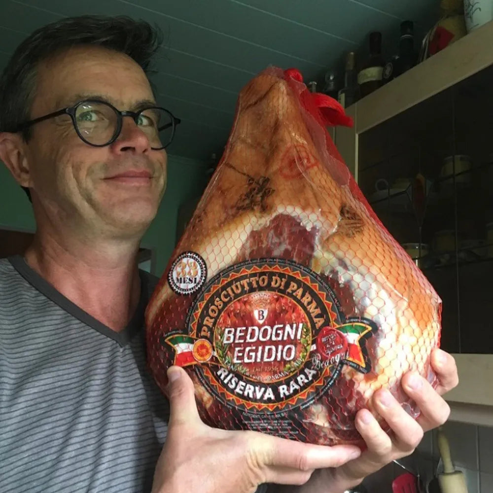 Il nostro cliente Andy con un Prosciutto di Parma dalla Germania.