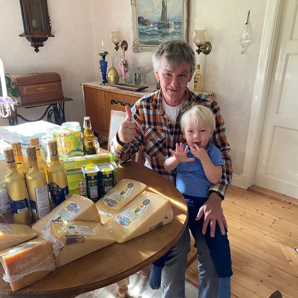 Il nostro cliente Bo con Parmigiano, Olio e Ortolina dalla Svezia.