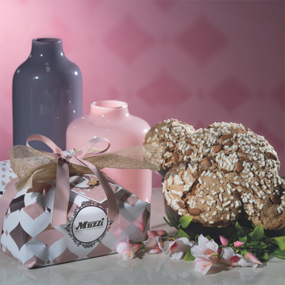 Colomba classica 2026 ParmaShop in ambientazione.