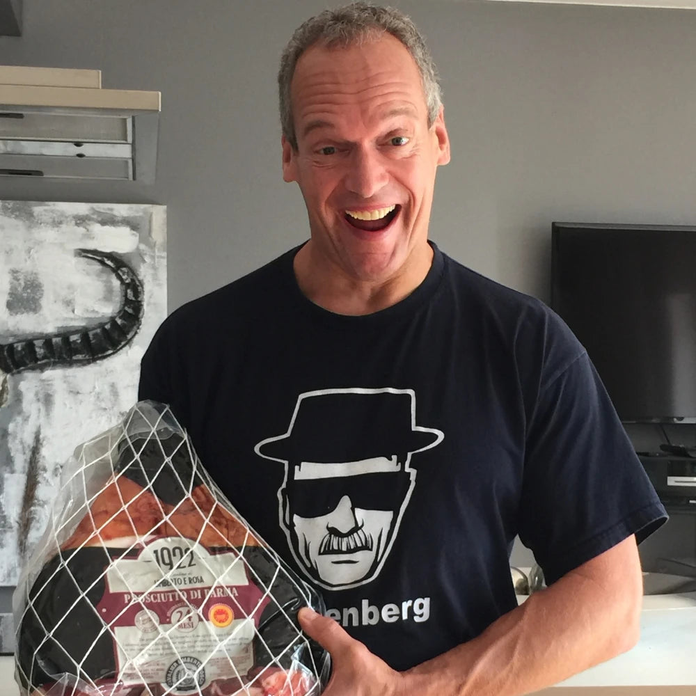 Il nostro cliente Otto con un Prosciutto di Parma dalla Germania.