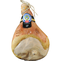 Interamente con osso, un prosciutto di Parma DOP stagionato per 18 mesi a Langhirano. Dolce, profumato e con sigillo d'eccellenza.