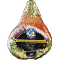 Delizioso Prosciutto di Parma DOP, stagionato per 18 mesi e disossato, presentato in una confezione firmata Umberto Boschi, esprime la tipica dolcezza italiana.