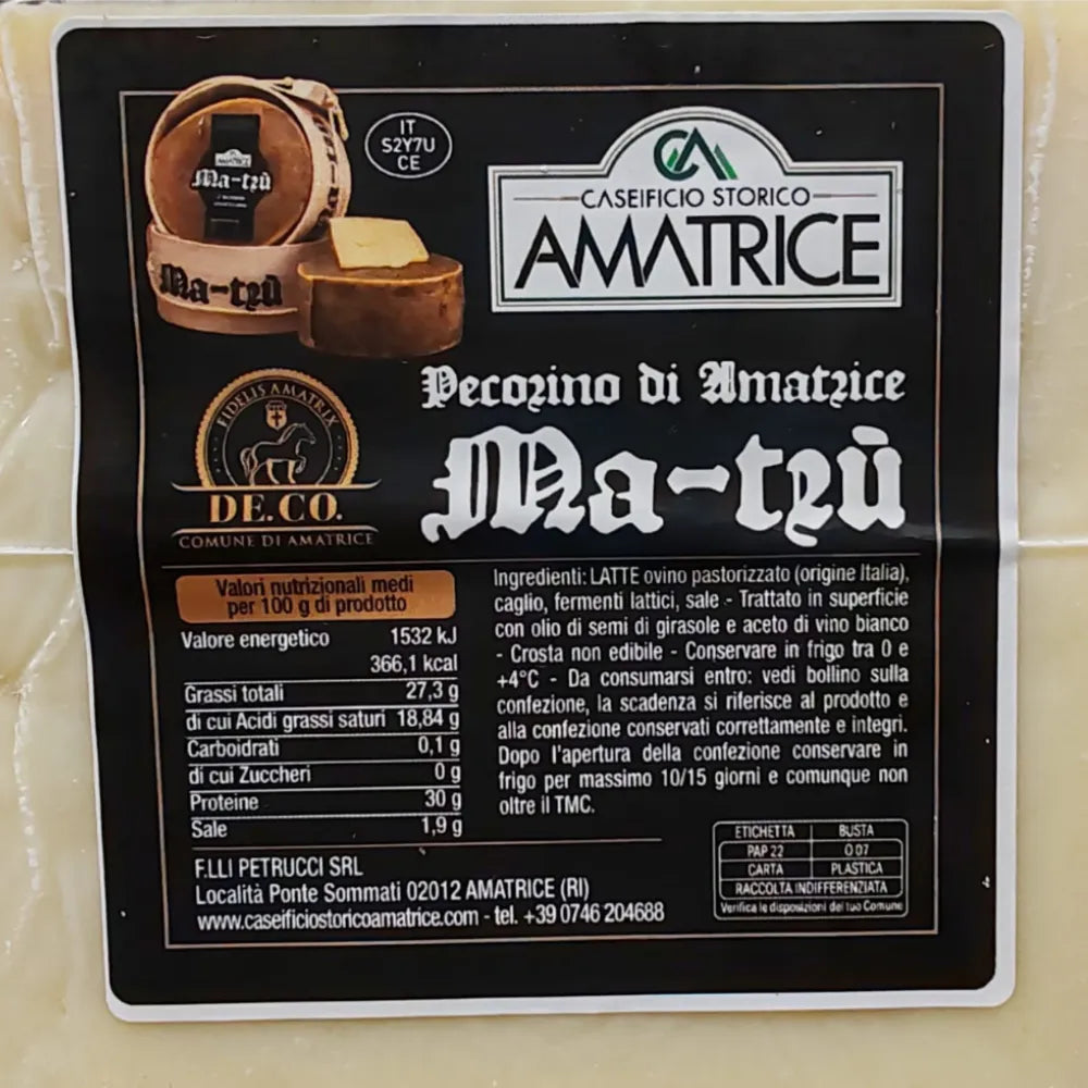 ma-trù pecorino di amatrice di caseificio storico amatrice in spicchi sottovuoto. l'etichetta indica gli ingredienti, gli allergeni,  i valori nutrizionali e come conservare e consumare questo formaggio