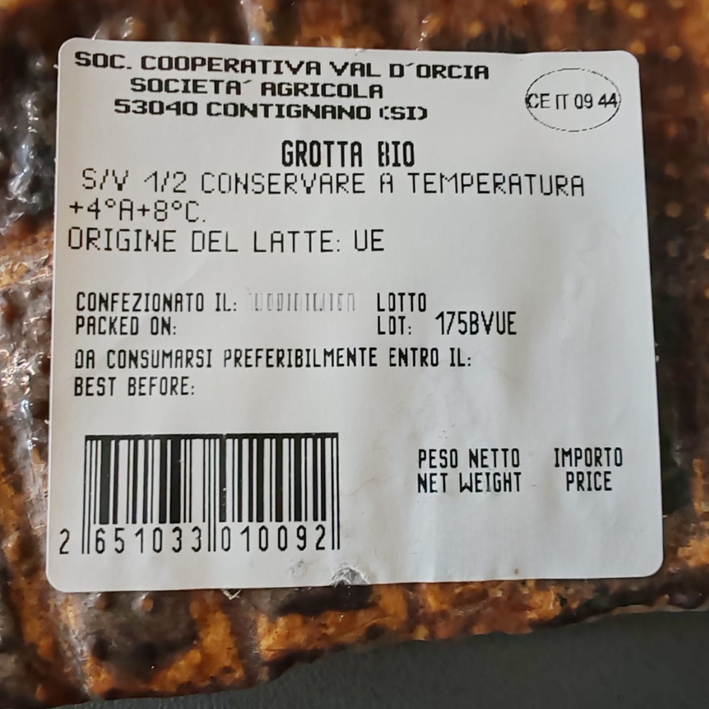 pecorino toscano mezzo stagionato  di grotta biologico prodotto da societa cooperativa val d'orcia società agricola che indica gli ingredienti e la scadenza