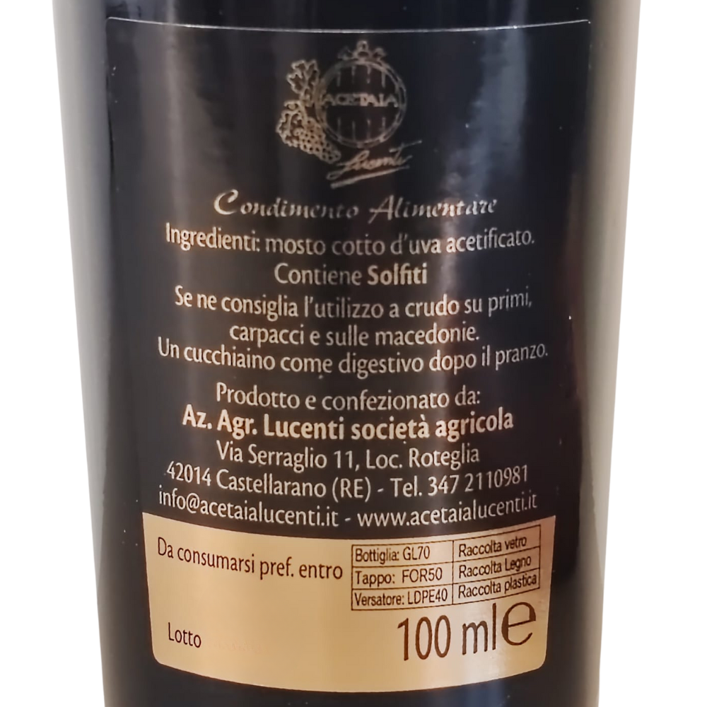 sua bontà nera gran riserva di  di Acetaia Lucenti vincitore del  XXI palio matildico nel 2011. l'etichettà sul retro indica gli ingredienti, gli allergeni, consiglia l'utilizzo anchec ome digenstivo dopo pranzo e indica la data di scadenza 